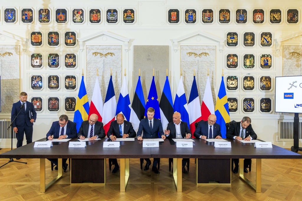 Eesti ajaloo suurim taristuleping on allkirjastatud. Rail Baltica projekt, Euroopa suurim kiirraudtee arendus, on jõudnud uue tähiseni: täna allkirjastati lepin