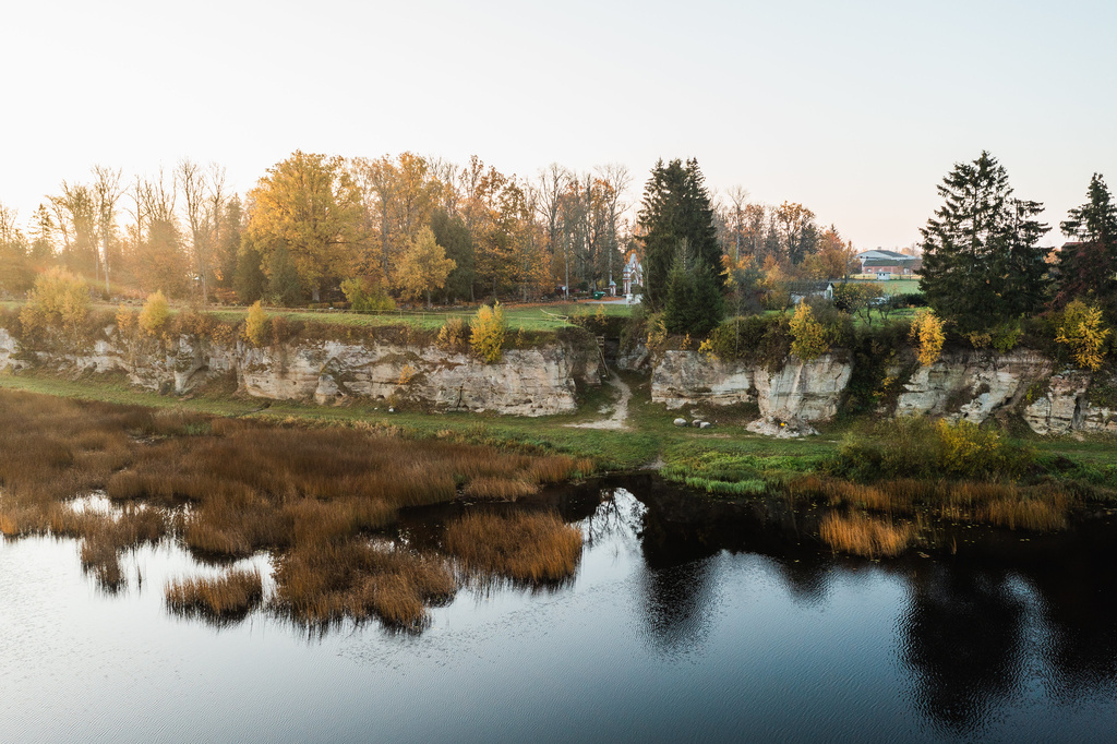 Rail Baltica ehitus Pärnumaal on jõudmas uude nähtavamasse etappi, kui Tori valda on koondunud mõõdistusmeeskonnad, ligipääsuteede ehitajad ja projekteerijad, e